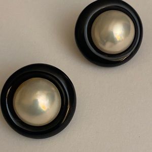 MAZ 14k Mabe Blister Pearl set in onyx with Omega clip